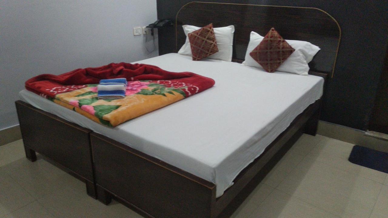 Hotel Giriraj Inn Varanasi Exterior foto