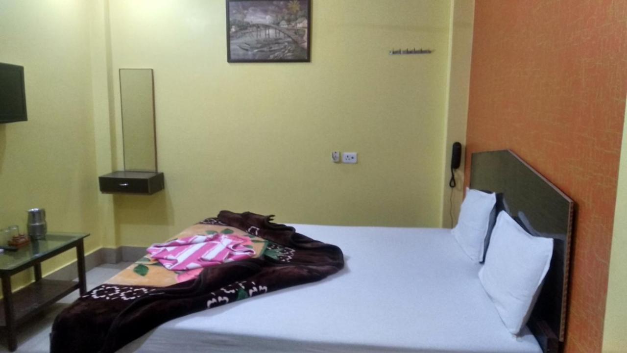 Hotel Giriraj Inn Varanasi Exterior foto