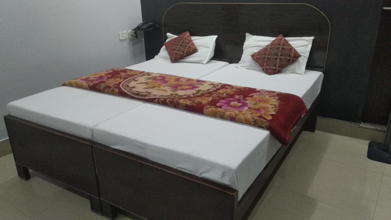 Hotel Giriraj Inn Varanasi Exterior foto
